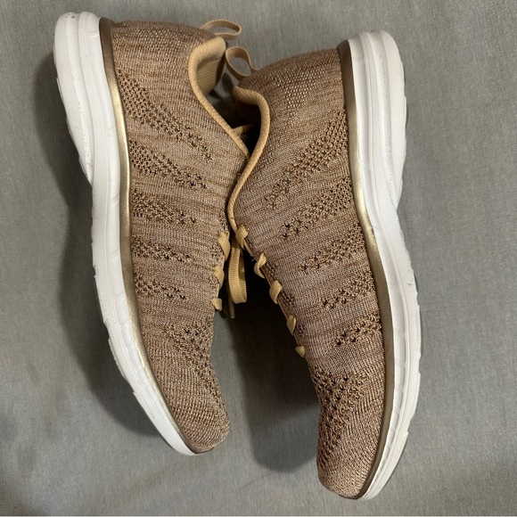 APL Athletic Propulsion Labs TechLoom Pro Phantom sneakers in rose gold, size 9 - Picture 13 of 15